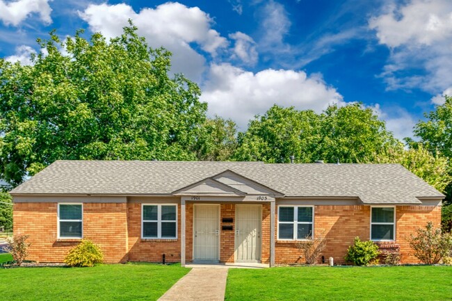 Primary Photo - Melrose - Leacrest Duplexes