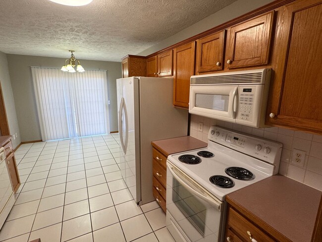 Building Photo - 4 Bedrooms! 2 Bathrooms! Republic!  $1495