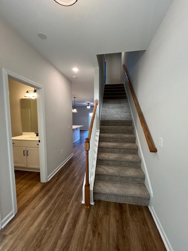 Building Photo - Perfect Paramount Point Property!