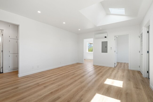 Building Photo - AVAILABLE FOR 2026-2027 SCHOOL YEAR...14 B...