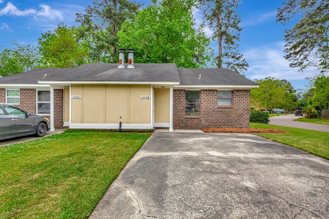 Building Photo - MOVE IN SPECIAL! Two Bedroom Pet-Friendly Unit in Gadsden Acres!
