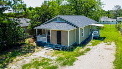 Building Photo - 136 Powder St SW