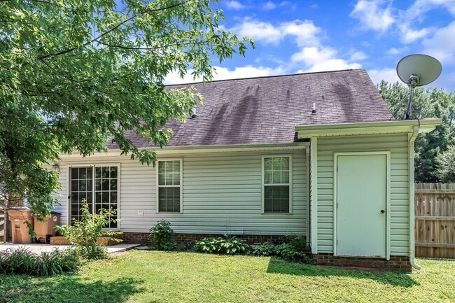 Building Photo - **Cute 3/2 Bungalow in Flaherty Farms**