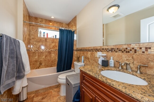 Building Photo - 27 Evergreen Ave