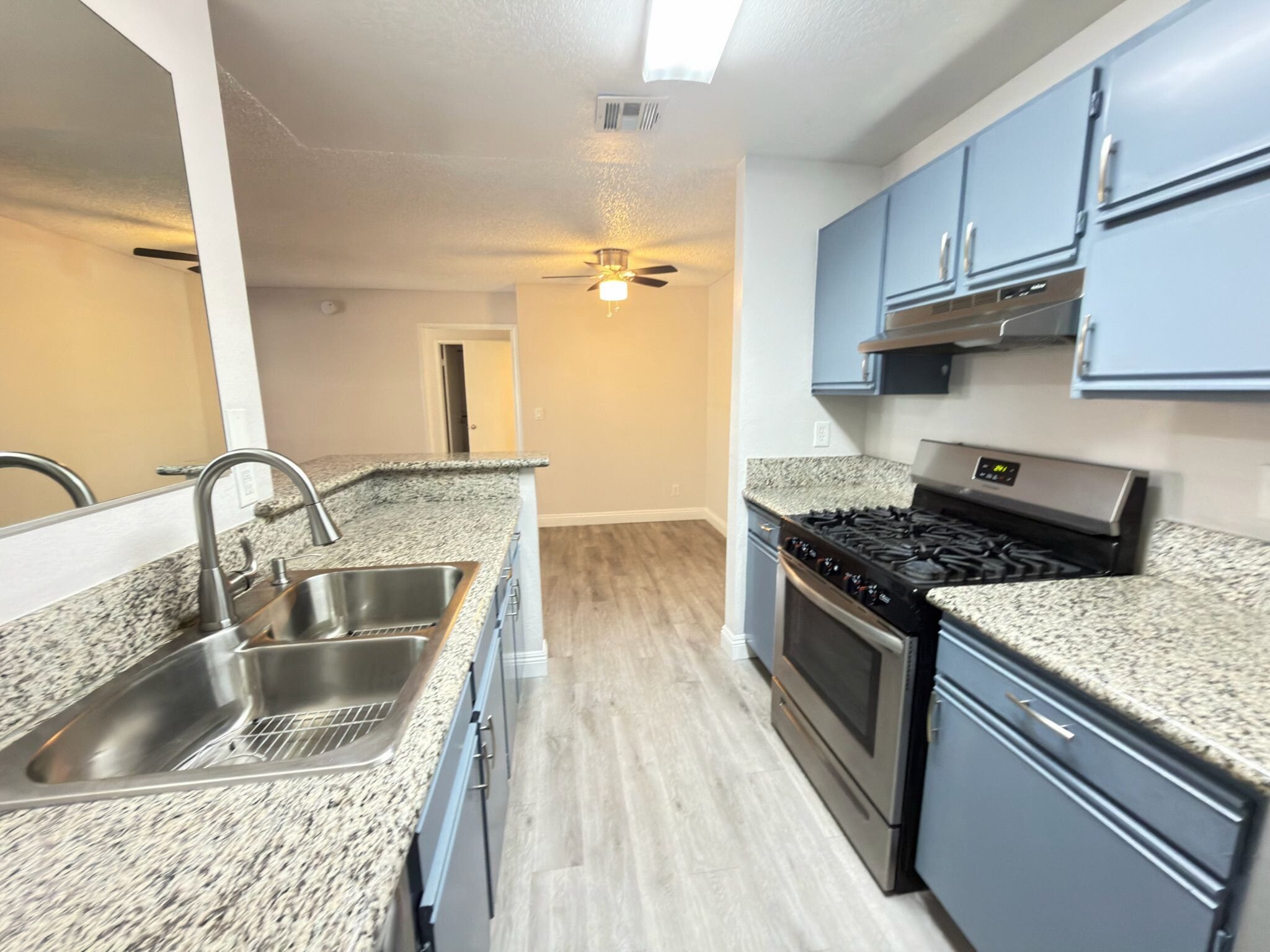 Building Photo - 2200 S Fort Apache