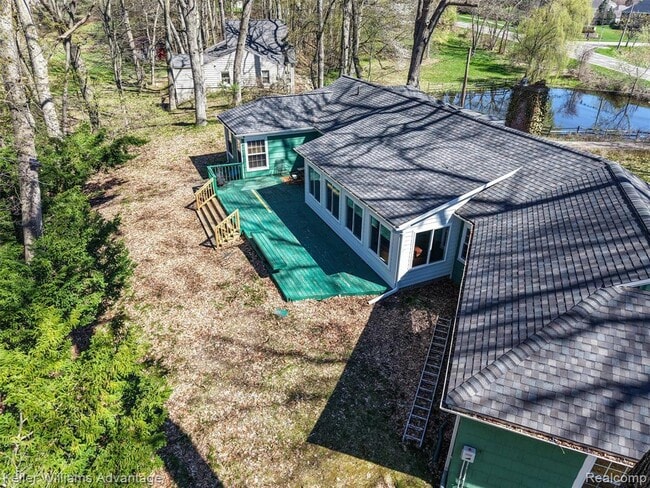 Building Photo - 6103 Park Lake Rd