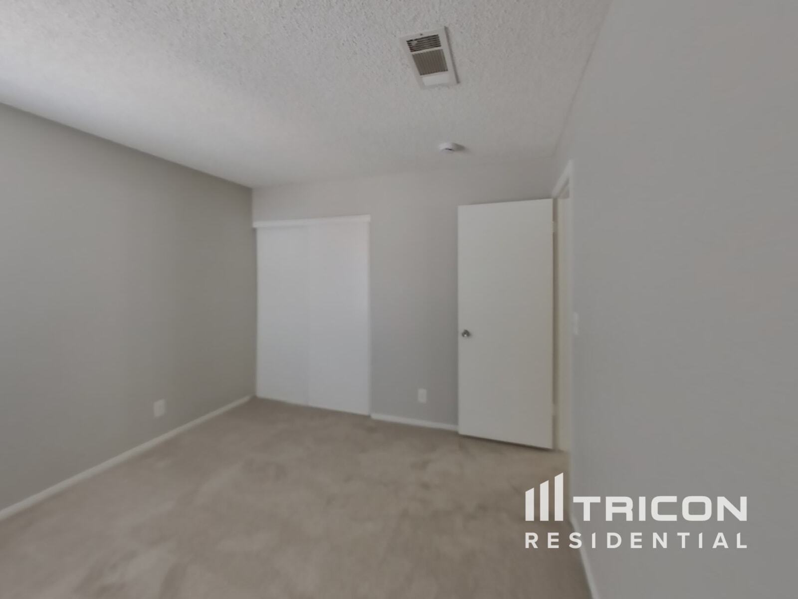 Building Photo - 1833 Ridgefield Dr