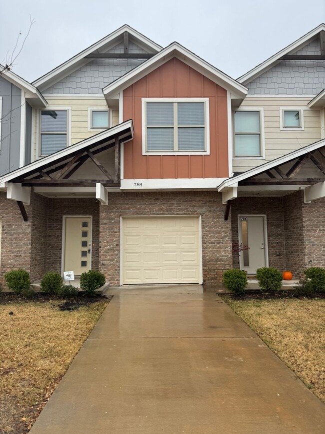 Building Photo - 1/2 off first month! 3 bedroom, 2.5 bathroom, 1 car garage