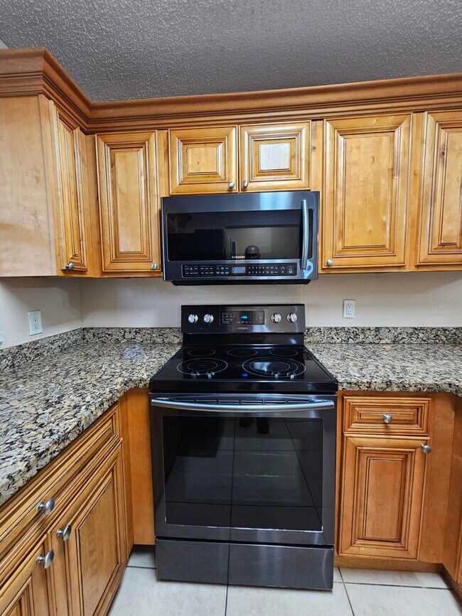 Building Photo - 1543 Lake Crystal Dr