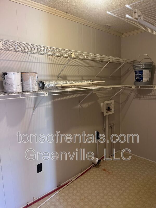 Building Photo - 205 Thackston St