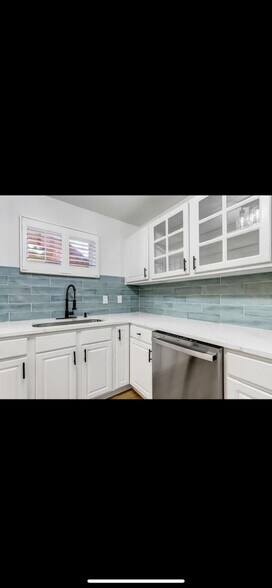 Building Photo - 5632 Kingsport Dr