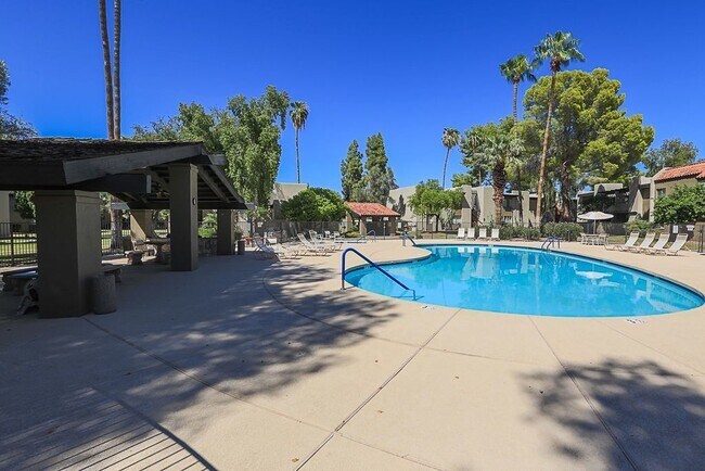 Building Photo - Arcadia condo w/patio