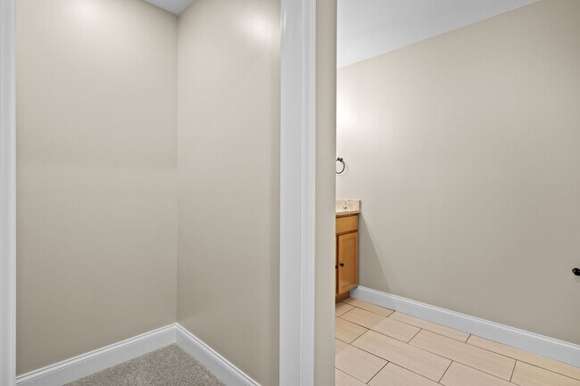 Building Photo - 910 Windlau Ct
