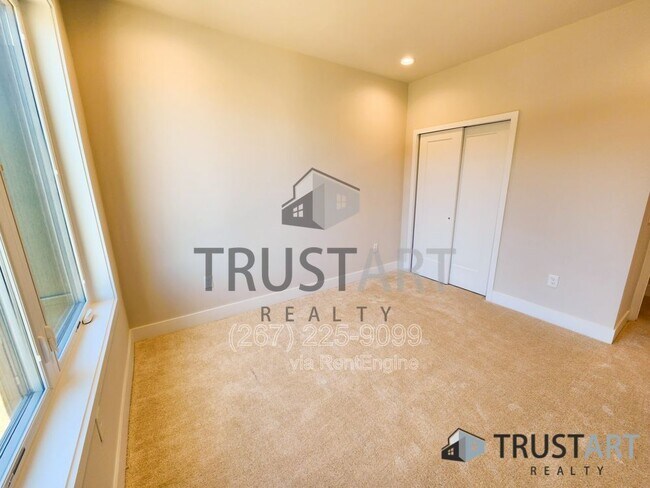 Building Photo - 3150 Parkview Walk