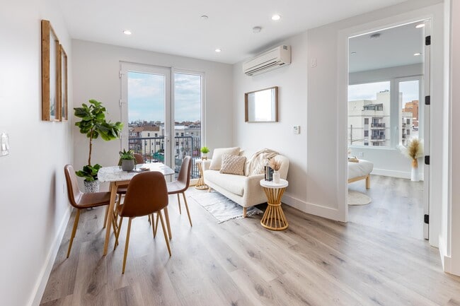 Building Photo - 125 Kings Hwy