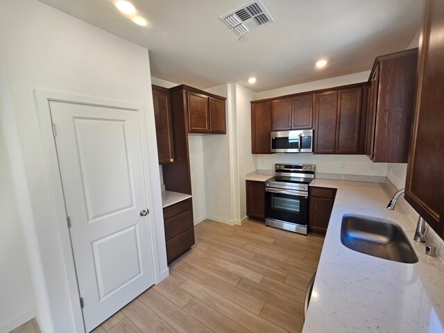 Building Photo - 3541 Parc Villa Cir