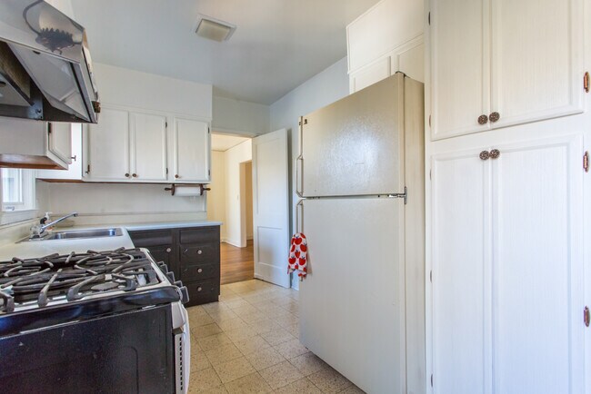 Building Photo - 2457 Jefferson Terrace