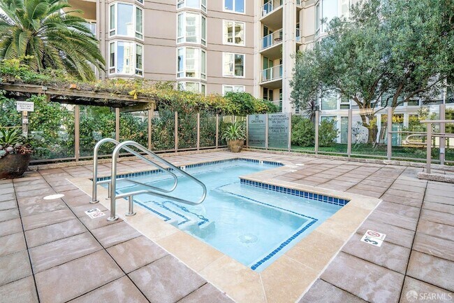 Building Photo - 88 King St