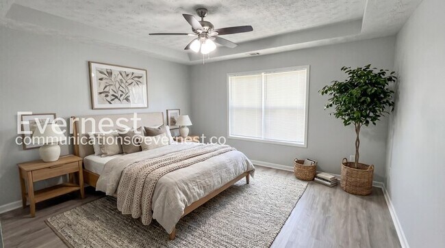 Building Photo - Limited Time Special Offer / 3 Bed, 2 Bath Home with Garage / Pet-Friendly / Available Now!