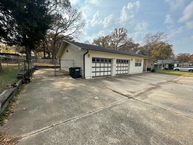 Building Photo - Great location in Sherwood