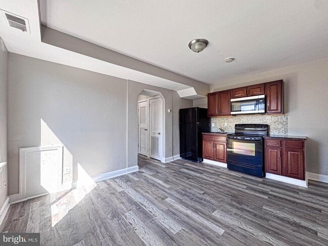 Building Photo - 4630 Hillside Rd SE