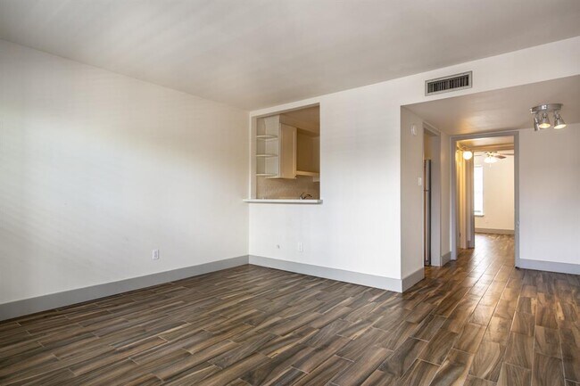 Building Photo - 600 19th St