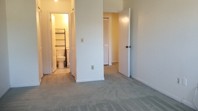 Building Photo - 212 Crosswoods Rd
