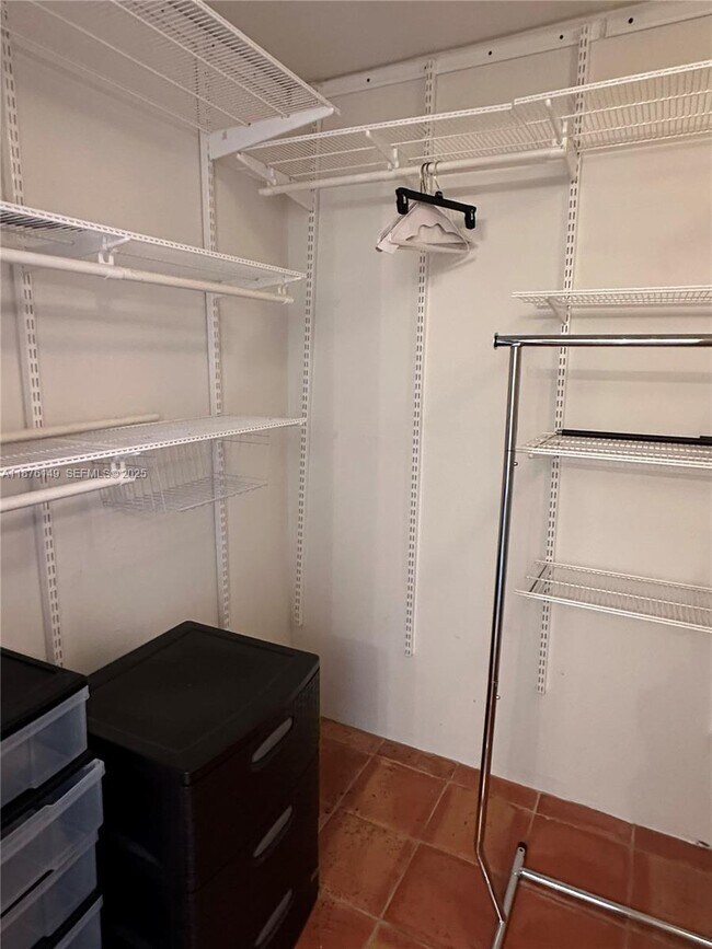 Building Photo - 600 NE 36th St