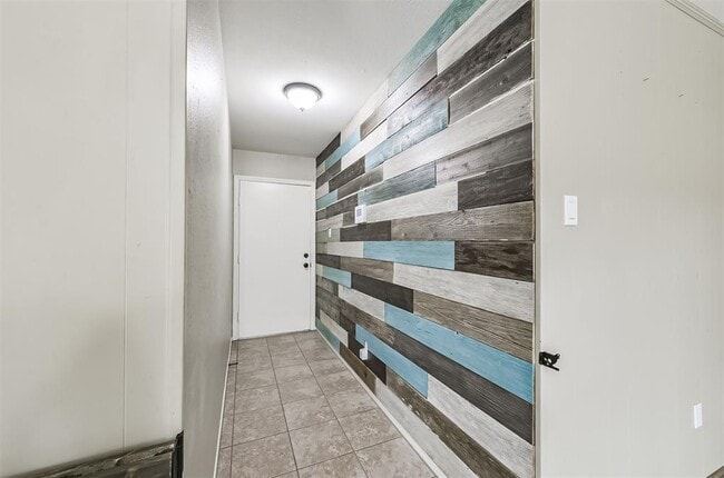 Building Photo - 5347 Lincoln Green Dr