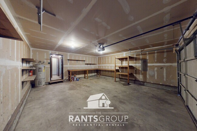 Building Photo - 832R