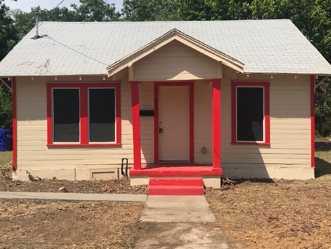 Primary Photo - 223 Hood St