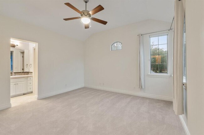 Building Photo - 7228 Oak Shores Dr