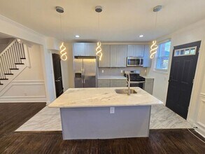 Building Photo - 4 Bedrooms 3 Bathrooms