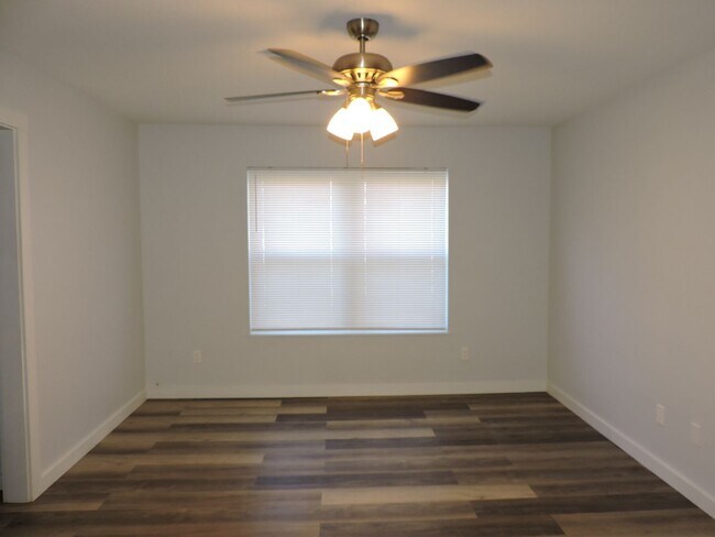 Building Photo - Lots of updates!