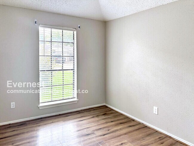 Building Photo - 2734 Indian Trail Dr