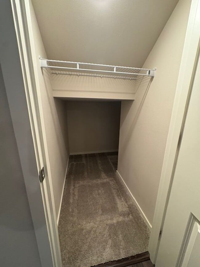 Building Photo - Beautiful 4-bedroom 2.5 bath home