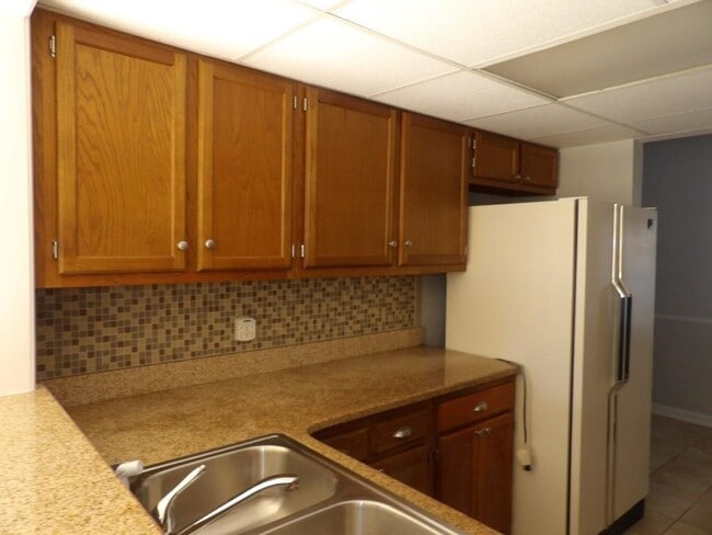 Building Photo - 951 Plantation Dr