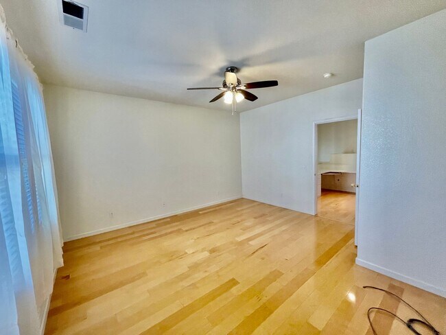 Building Photo - Perfect Shape Pleasanton Single Family Home