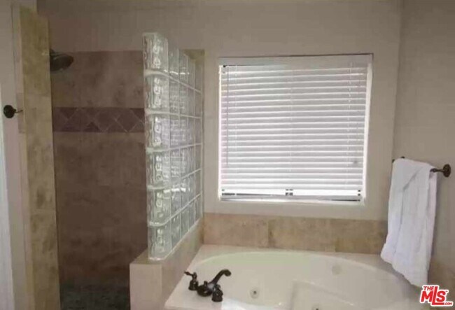 Building Photo - 78920 Skyward Way