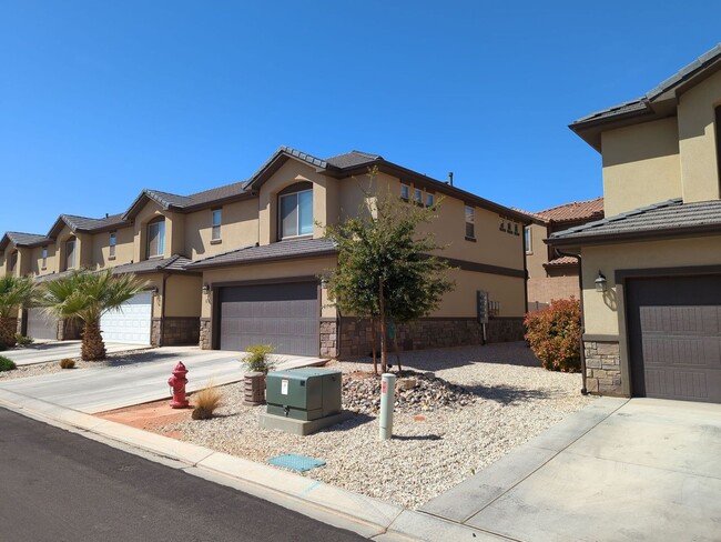 Building Photo - Charming 3-Bedroom Home Near Parks, Pool &...