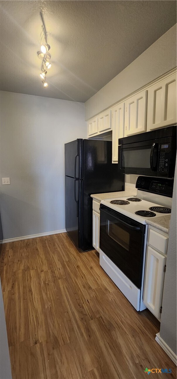 Building Photo - 1202 Thorpe Ln