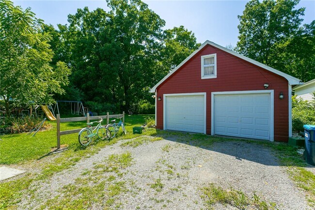 Building Photo - 2153 5 Mile Line Road