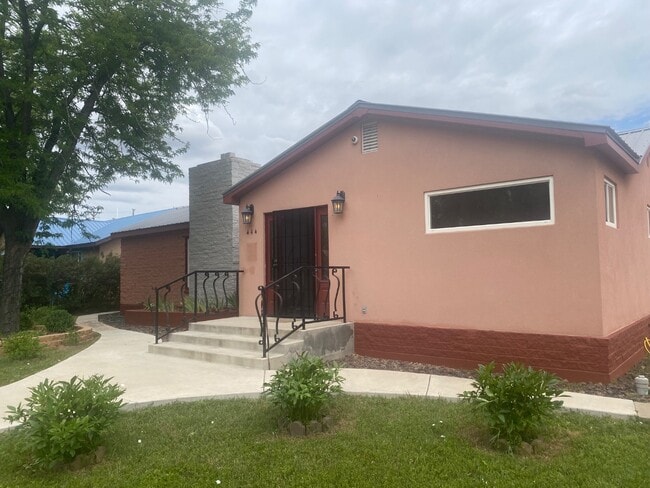 Building Photo - 444 E Montezuma Ave