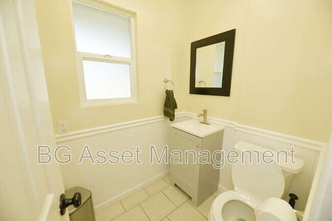 Building Photo - 3830 Twin Oaks Way