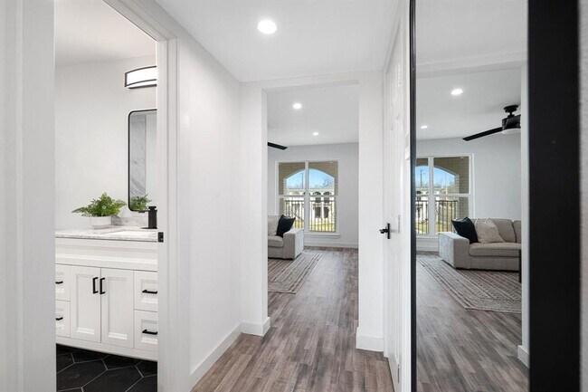 Building Photo - 5911 Sheridan Ave