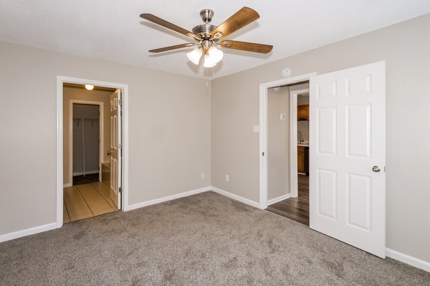 Building Photo - 9815 Riggin Dr