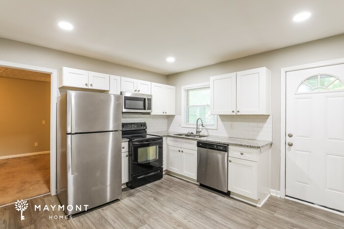 Building Photo - 629 Roxbury Dr