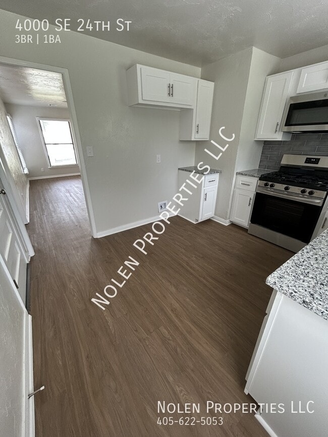 Building Photo - 4000 SE 24th St