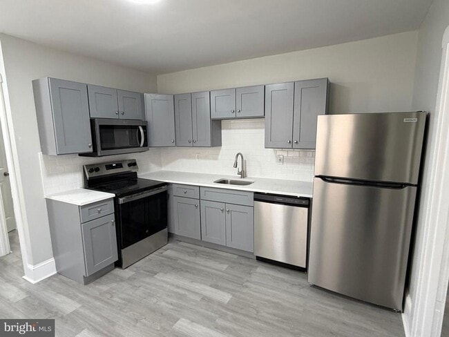 Building Photo - 244 Mansion Ave