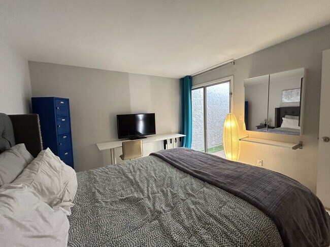 Building Photo - Stunning updated 2 Bedroom, 2 Bathroom, 2 car garage in heart of downtown Scottsdale